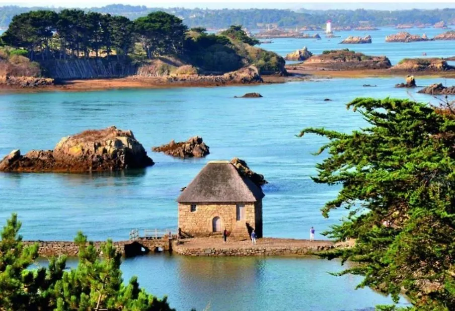 Chez Valerie Et Henri Bed and Breakfast Plourivo